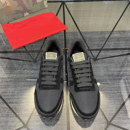 ヴァレンティノ スニーカー