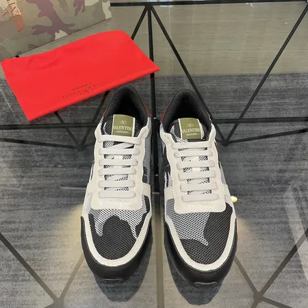 ヴァレンティノ スニーカー