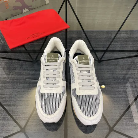 ヴァレンティノ スニーカー