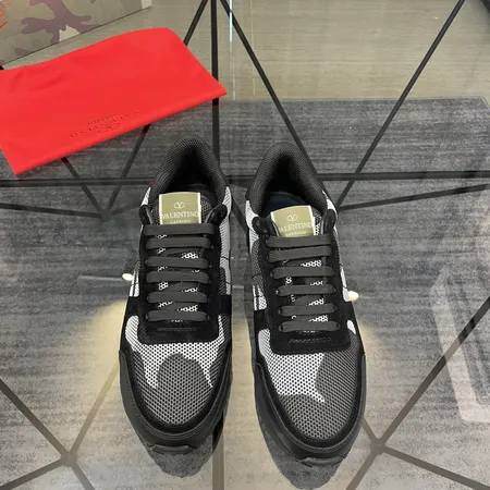 ヴァレンティノ スニーカー