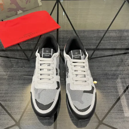 ヴァレンティノ スニーカー