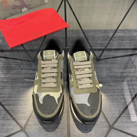 ヴァレンティノ スニーカー