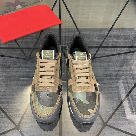 ヴァレンティノ スニーカー