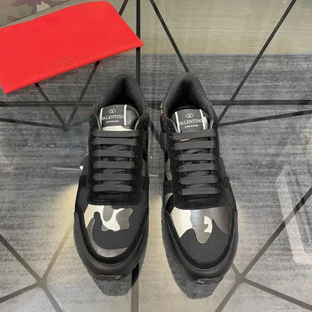 ヴァレンティノ スニーカー