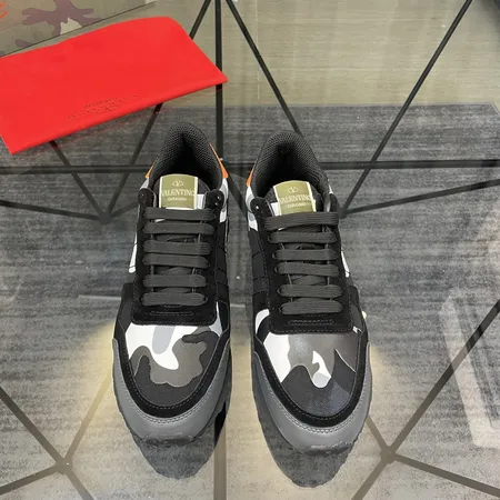 ヴァレンティノ スニーカー