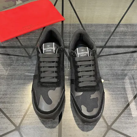 ヴァレンティノ スニーカー