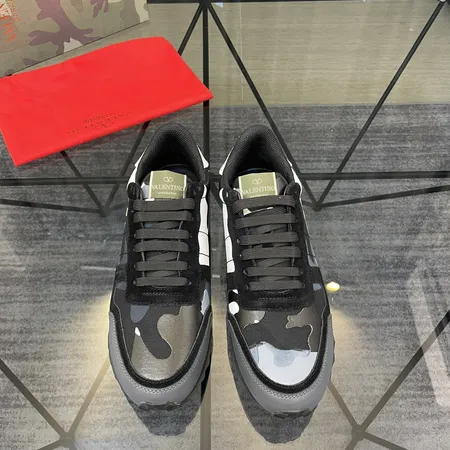 ヴァレンティノ スニーカー