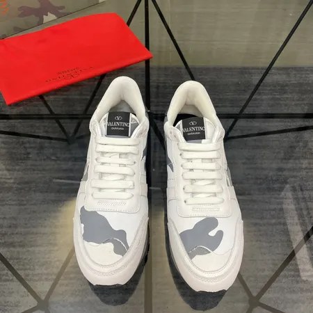 ヴァレンティノ スニーカー