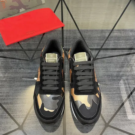 ヴァレンティノ スニーカー