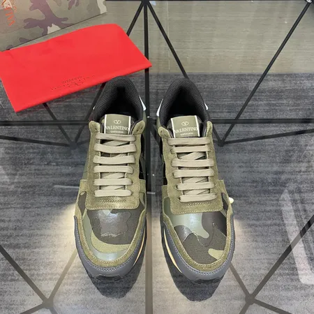 ヴァレンティノ スニーカー