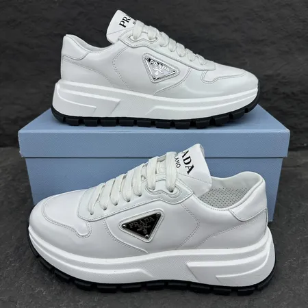 プラダ カジュアルシューズ