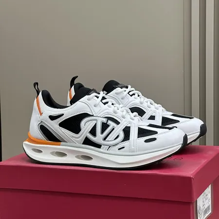 ヴァレンティノ スニーカー