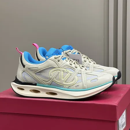 ヴァレンティノ スニーカー