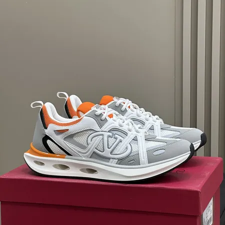 ヴァレンティノ スニーカー