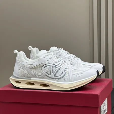 ヴァレンティノ スニーカー