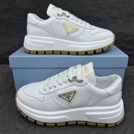 プラダ カジュアルシューズ