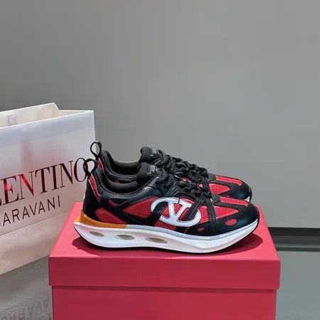 ヴァレンティノ スニーカー