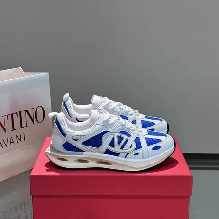 ヴァレンティノ スニーカー