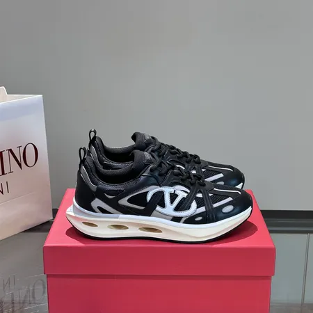 ヴァレンティノ スニーカー