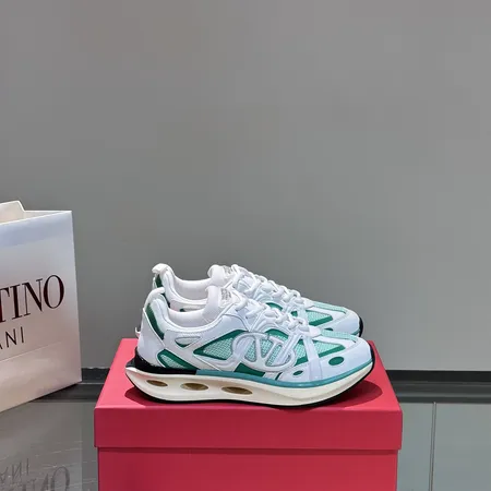 ヴァレンティノ スニーカー