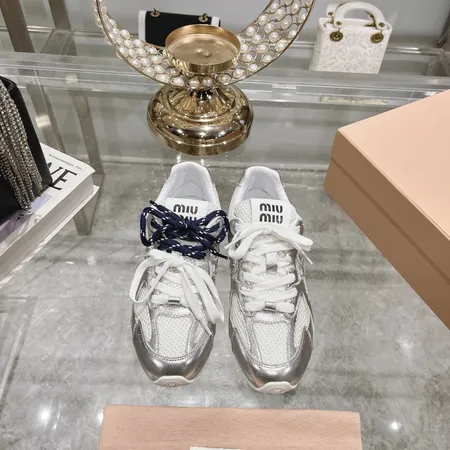 ミュウミュウ スニーカー