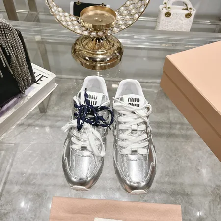 ミュウミュウ スニーカー