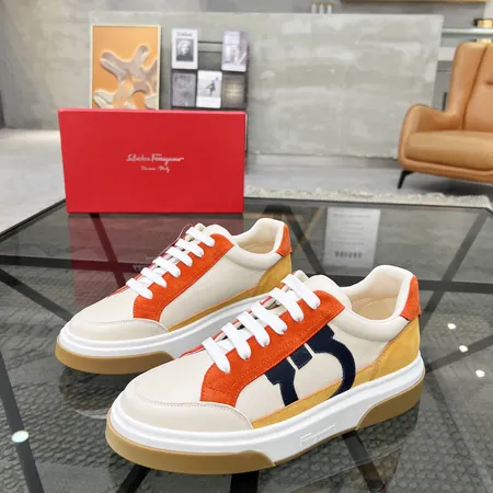 フェラガモ カジュアルシューズ