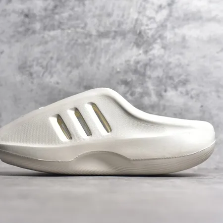 アディダス スリッパ