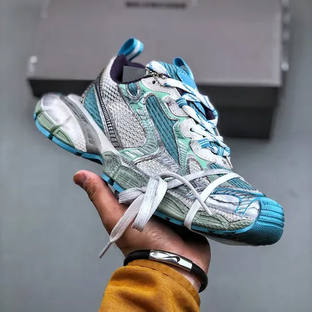 バレンシアガ スニーカー