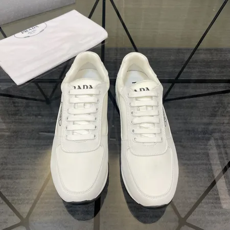 プラダ スニーカー