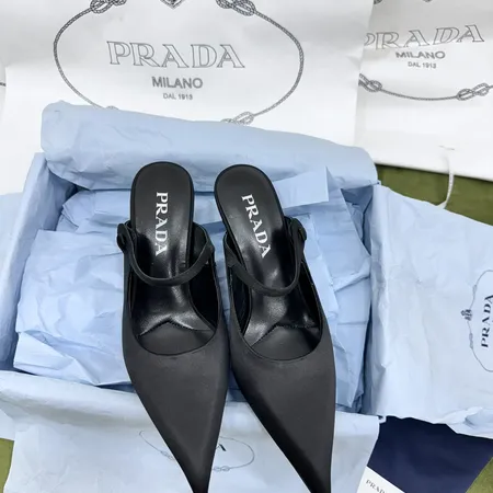 プラダ スリッパ