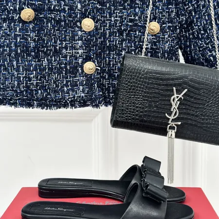 フェラガモ スリッパ