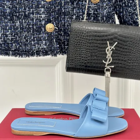 フェラガモ スリッパ