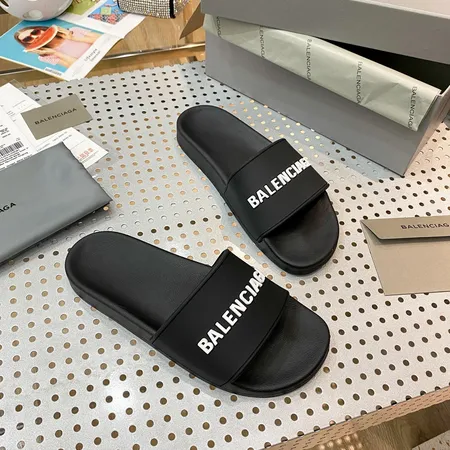 バレンシアガ スリッパ