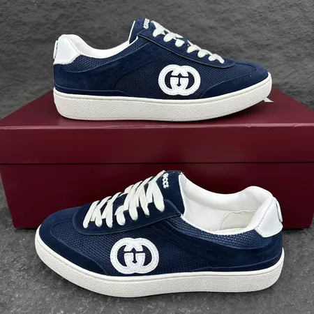 グッチ カジュアルシューズ