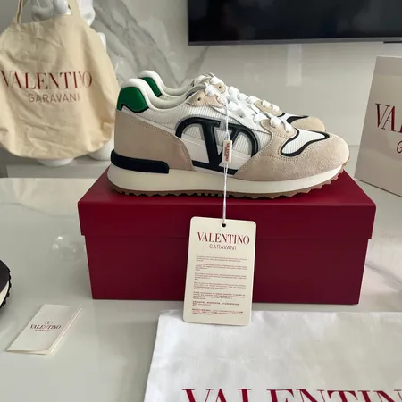 ヴァレンティノ スニーカー