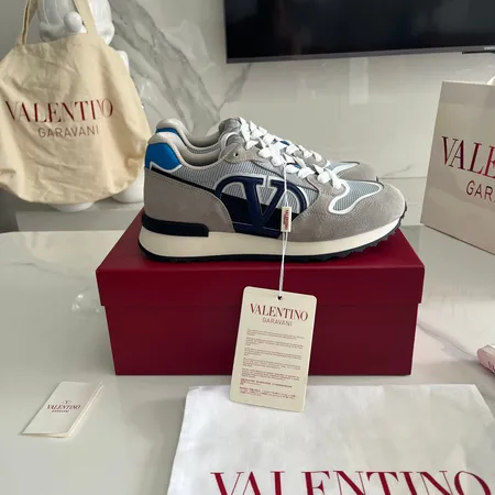 ヴァレンティノ スニーカー