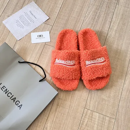 バレンシアガ スリッパ