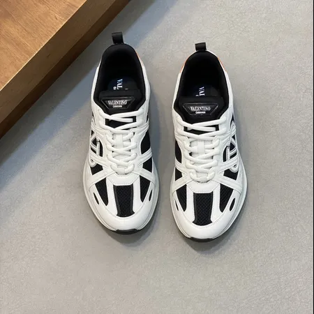 ヴァレンティノ スニーカー