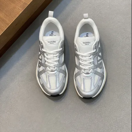 ヴァレンティノ スニーカー