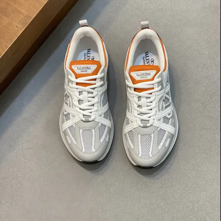 ヴァレンティノ スニーカー