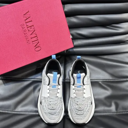 ヴァレンティノ スニーカー