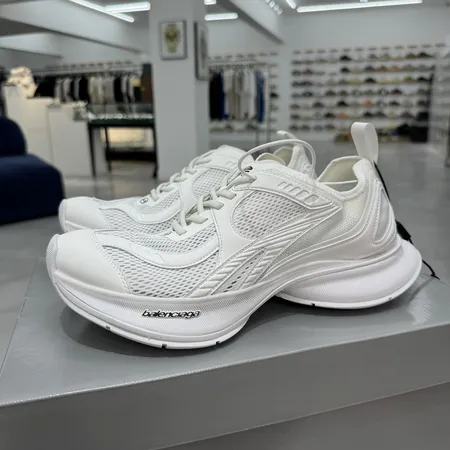 バレンシアガ スニーカー