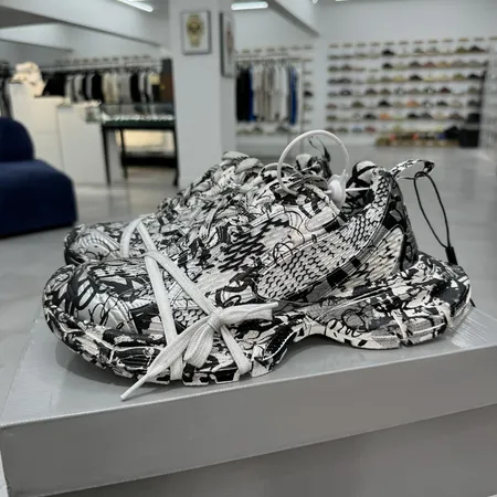 バレンシアガ スニーカー