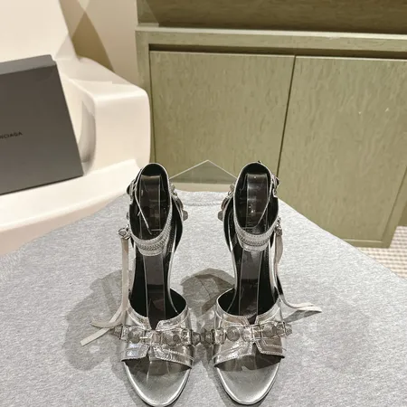 バレンシアガ サンダル