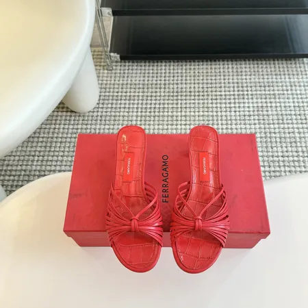 フェラガモ スリッパ