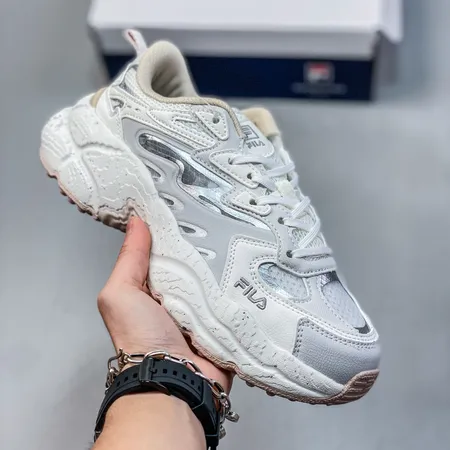 フィラ スニーカー