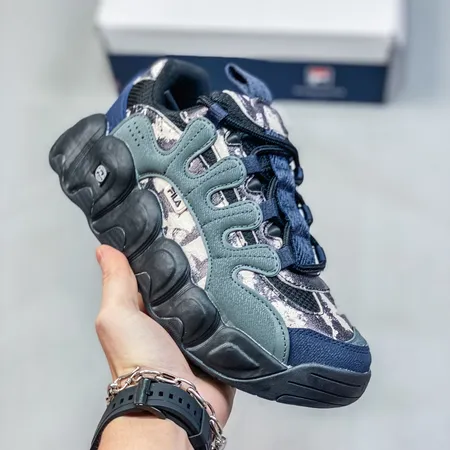 フィラ スニーカー