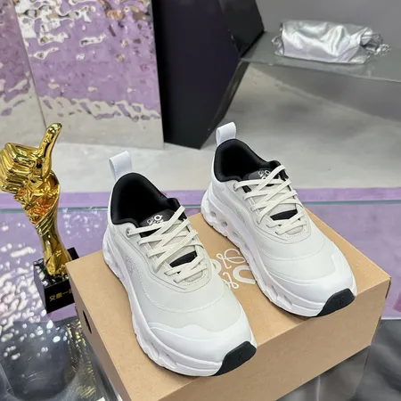 ロエベ スニーカー