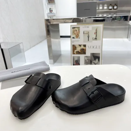 バレンシアガ スリッパ